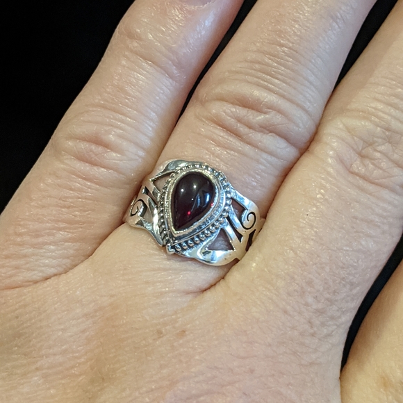 Natural Red Garnet, 925 Silver Ring, size 8 - Picture 2 of 9